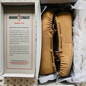 Minnetonka cinnamon/ leopard slip on slippers